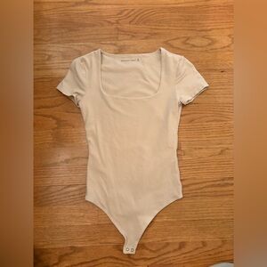 Abercrombie & Fitch Cream Short Sleeve Scoop Neck Bodysuit